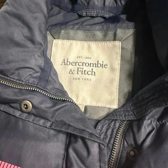 Abercrombie Puffer Vest - Picture 6 of 10